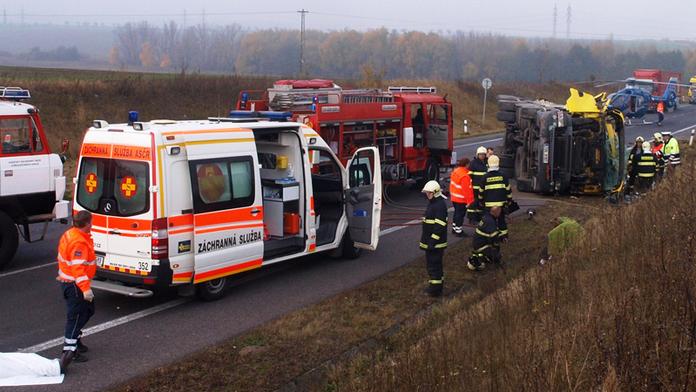 Dopravu na Jižní spojce blokuje auto s utrženým přívěsem! Tvoří se kolony
