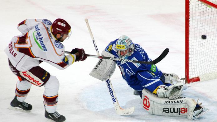 EXTRALIGA: Sparta podruhé v řadě vyhrála, Třinec padl po nájezdech