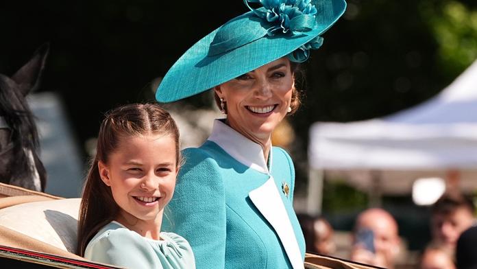 Princezna Charlotte všechny oslnila. Už je velká slečna, sladila se s maminkou