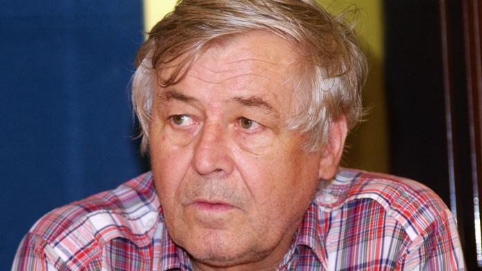 EXKLUZIVNĚ: Herec Zdeněk Žák v ohrožení života, ZKOLABOVAL přímo v divadle!