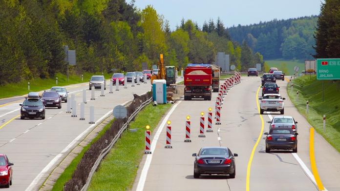 Řidiče čeká krušné jaro. Tyto cesty silničáři plánují opravit