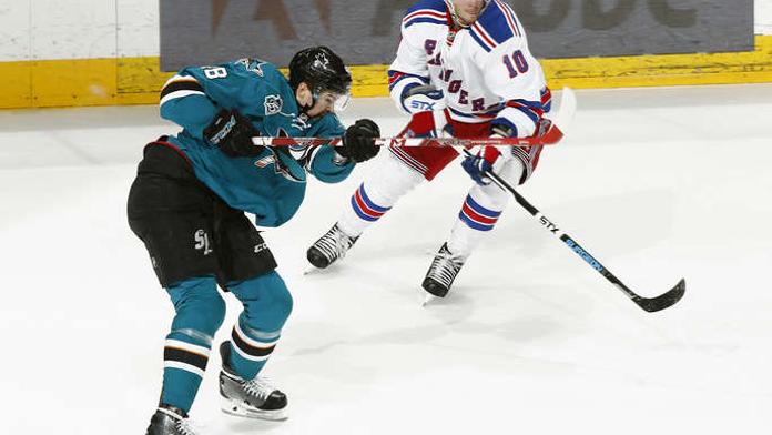 Tříbodový Hertl pomohl k výhře, Gudasův další gól k výhře nestačil