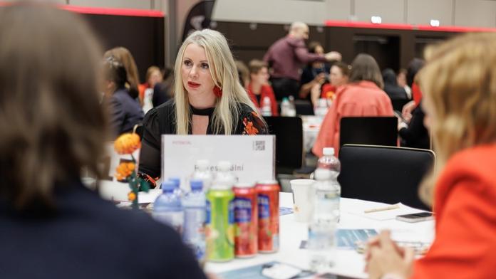 Ženy chybí ve vedoucích pozicích. Na plýtvání potenciálu upozorňuje Equal Pay Day
