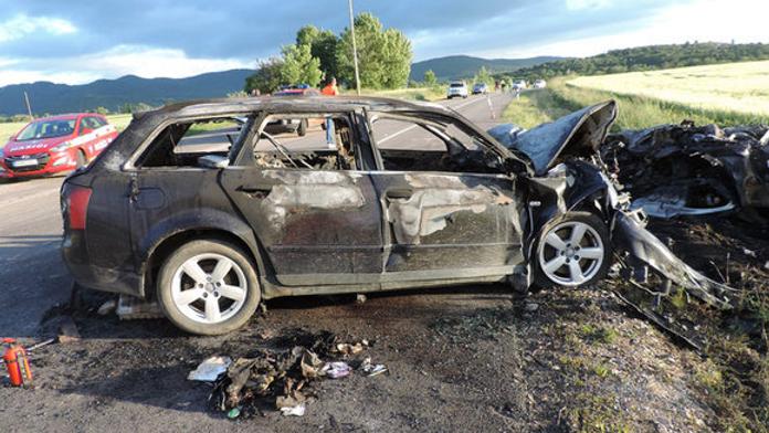 Davidovi máma poprvé půjčila nové auto! Byla to jejich poslední jízda