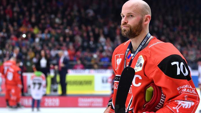Hokej je teď prkotina, zdraví je důležitější, říká Radek Smoleňák