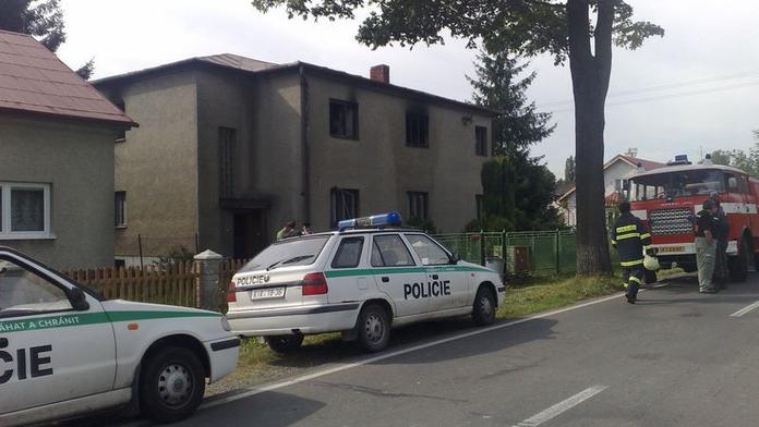 Při požáru uhořela důchodkyně. U dalšího se zranil hasič