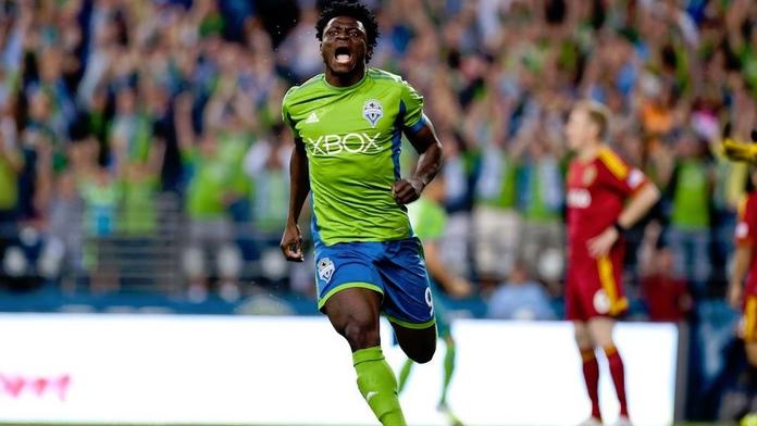 Pojď sem! Kam jdeš? Obafemi Martins vyškolil obránce Colorada
