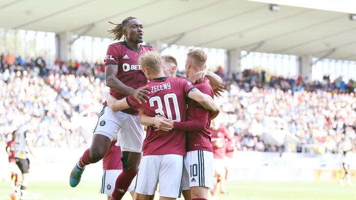 Fotbalisté Sparty se radují