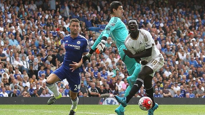 Červená a penalta? Tenhle faul Courtoise stál Chelsea body