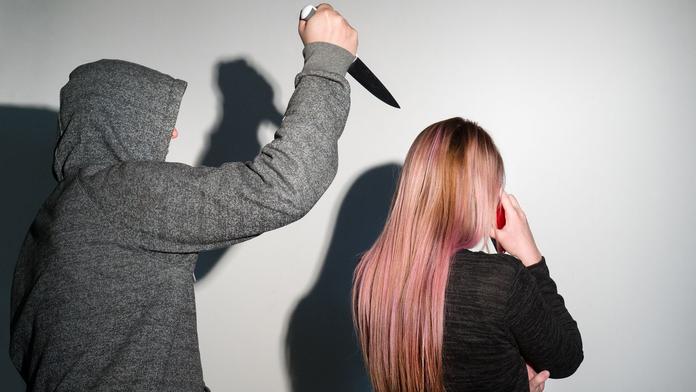 V Pardubicích měli cizinci pobodat dívku. Policie řekla, jak to bylo
