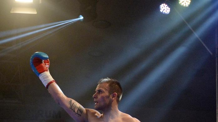 SES Boxing: Po holkách i Horváth. Český boxer dal KO a slaví titul!