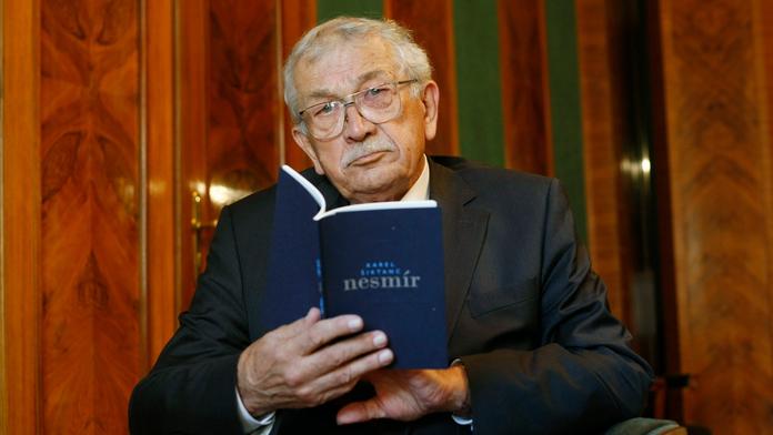 Zemřel básník a textař Karel Šiktanc. Dožil se 93 let