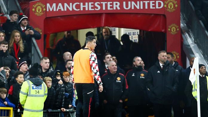 Frustrovaný Ronaldo! Kouč ho nenasadil, a tak utekl ještě před koncem zápasu
