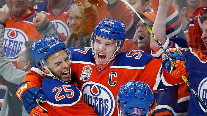 V noci to střílelo Slovákům. McDavid zářil proti Carolině!