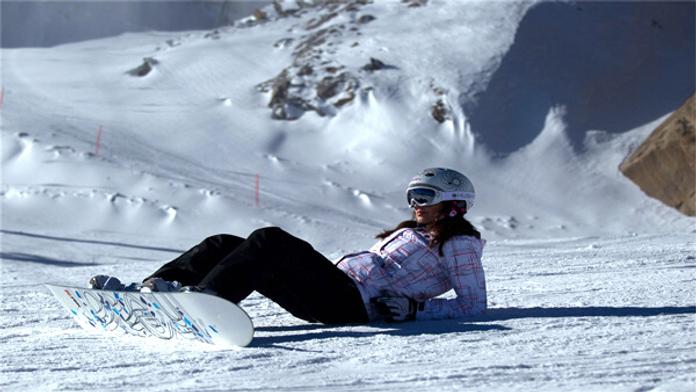 Paralelní slalom snowboardistů v Jaurlingu vyhráli Prommegger a Kummerová
