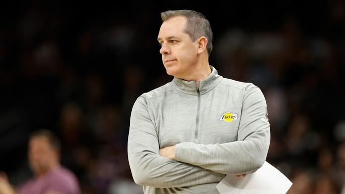 Nepostoupil do play-off a dostal padáka. Trenér Vogel končí u Lakers