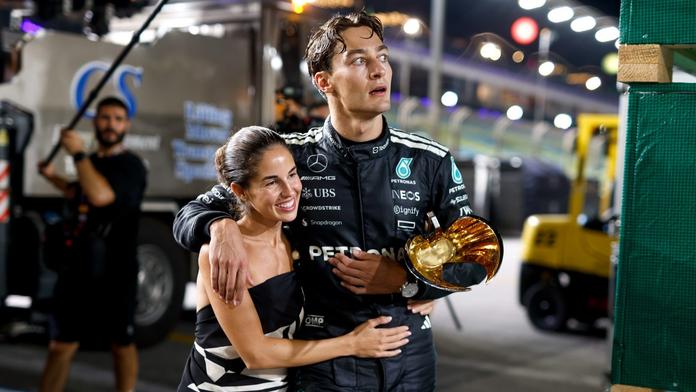 George Russell a jeho přítelkyně Carmen Monterová Mundtová