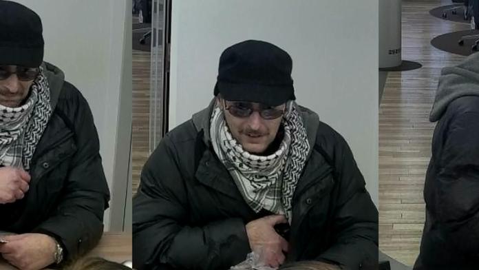 Přepadení banky v Praze! Lupič měl pistoli, utekl i s penězi. VIDEO