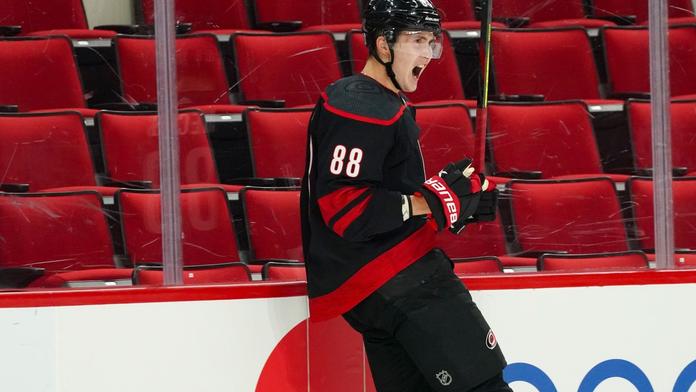 Nečas je mezi hvězdami týdne NHL! Sedm bodů ho řadí na druhé místo