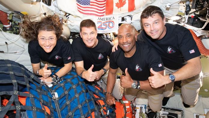 První slova po přistání. Astronauti z mise Artemis II popsali své dojmy