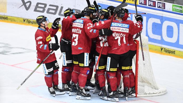 Šlágr extraligy zvládla lépe Sparta. Pardubice přetlačila v nájezdech