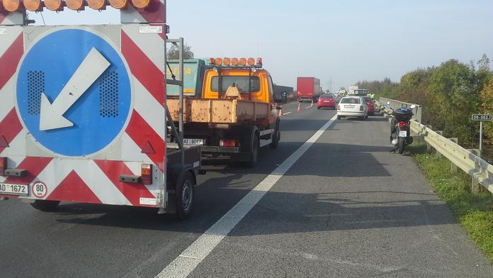 Kamion na D5 smetl silničáře, muž neměl šanci přežít