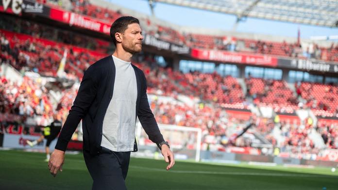 Real, nebo Liverpool? Hložkův trenér má jasně vyšlapanou cestu