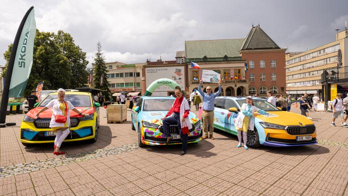 Jaké auto dostanou zdravotní klauni? Kodiaqy vyzdobily děti, hlasovat může každý