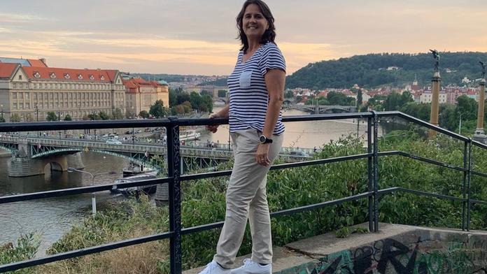 Tenisová legenda dorazila do Prahy! Poznáte „babču na cestách“?
