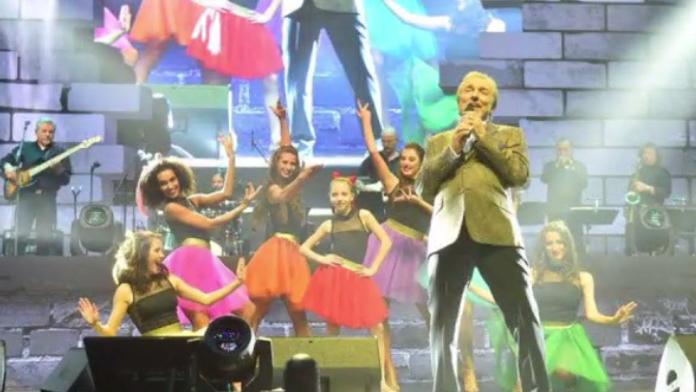 Karel Gott má za sebou ohromný koncert, vystoupily i dcery! VIDEO