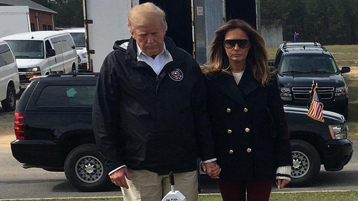 Doprovodila Trumpa zase falešná Melania? Američané mají jasno!