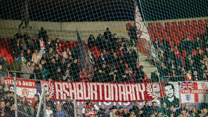 Preciado byl na Slavii podpořit kamaráda. Díval se z neobvyklého místa