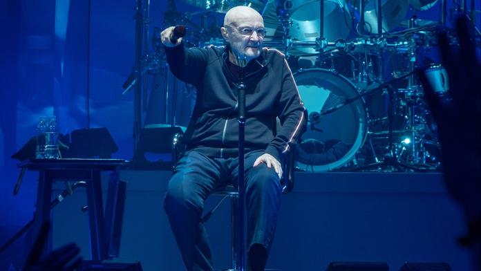 Poslední show Phila Collinse. Legenda kapely Genesis už neudrží v rukou paličky