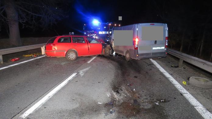 Tragická nehoda na Jihlavsku. Při srážce dodávky s autem zemřel řidič