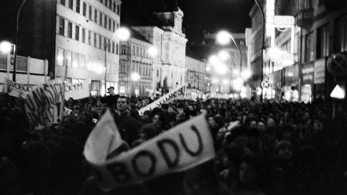 Blíží se výročí revoluce! Pošlete nám vzpomínky na rok 1989