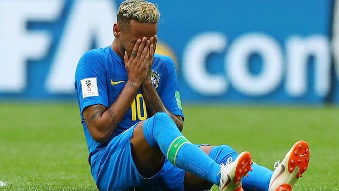 Neymar brečel dojetím, ale lidé mu to nevěří. Je i podle vás herec?