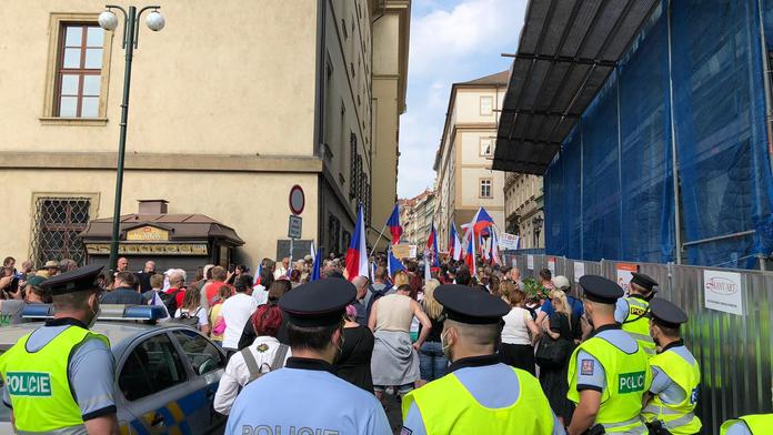 Policie nesmí chtít občanku po lidech na shromáždění bezdůvodně, rozhodl soud