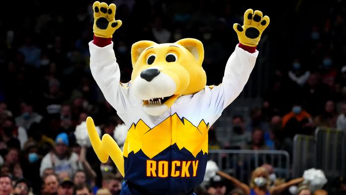 Maskot v NBA si vydělá pořádný balík, vyrovná se i některým hráčům