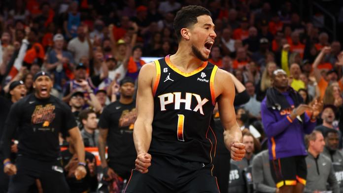 V NBA slaví postup Denver a Phoenix. Suns dotáhl k výhře 47 body Booker