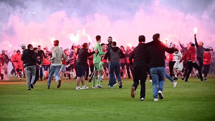 Surovčíkovi hrozili smrtí už před zápasem. Agresorovi poslal gólman ostrý vzkaz