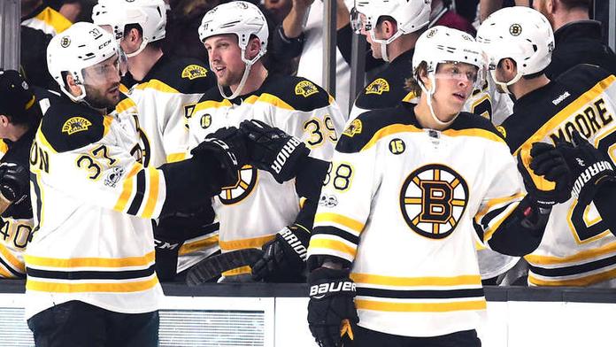 Pastrňák s Krejčím zařídili body pro Boston, trefil se i Rozsíval!