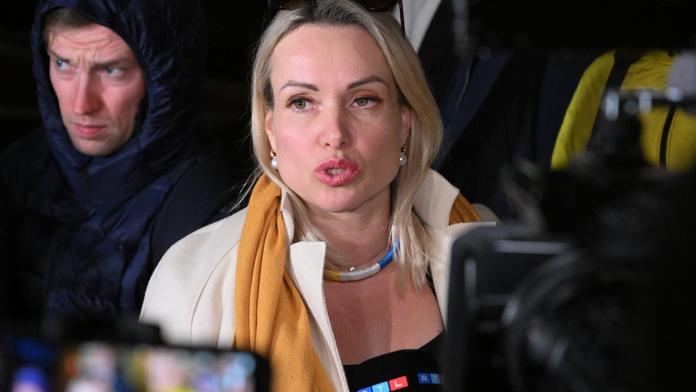 Po protestu v živém vysílání ji zavřeli. Teď má ruská novinářka novou práci