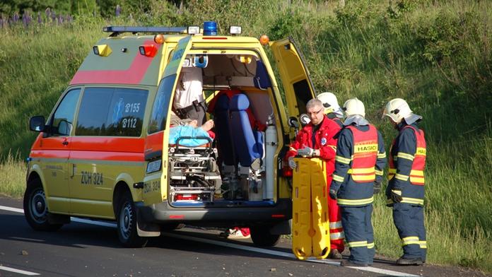 Auto zabilo chodce (†42) na rychlostní silnici u Frýdku-Místku