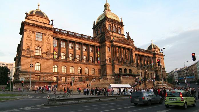 Národní muzeum se roky chlubilo sklem a umělým safírem!