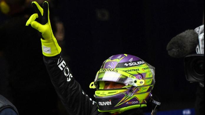 Okradený Hamilton? Fanoušci zuří, sám Brit je spokojený