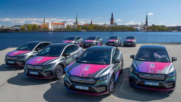 Na hokejové mistrovství světa vyslala Škodovka 45 aut. Většinu na baterky