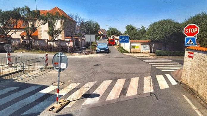 Otázka z autoškoly, která dělá velké problémy. Projeli byste křižovatkou správně?