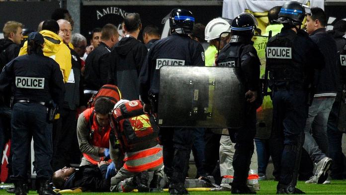 Záběry, ze kterých mrazí: Tribuna s fanoušky Lille se zbortila! VIDEO