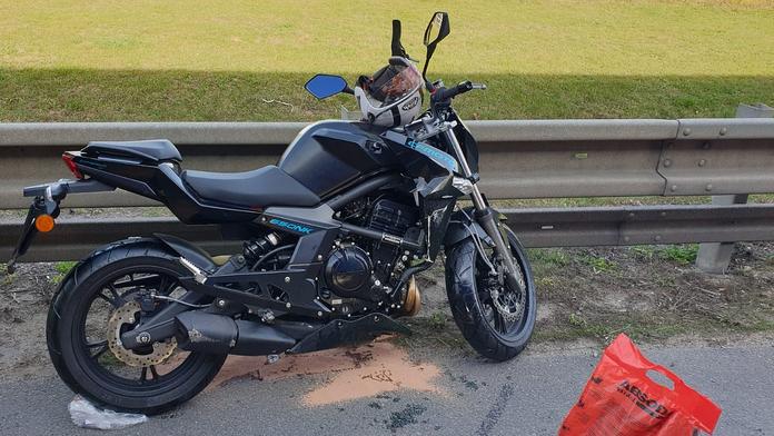 Na Havlíčkobrodsku se srazil motorkář s osobákem. Nehodu nepřežil