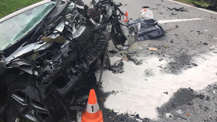 Mercedes vjel v protisměru do cesty kamionu. Řidič nepřežil